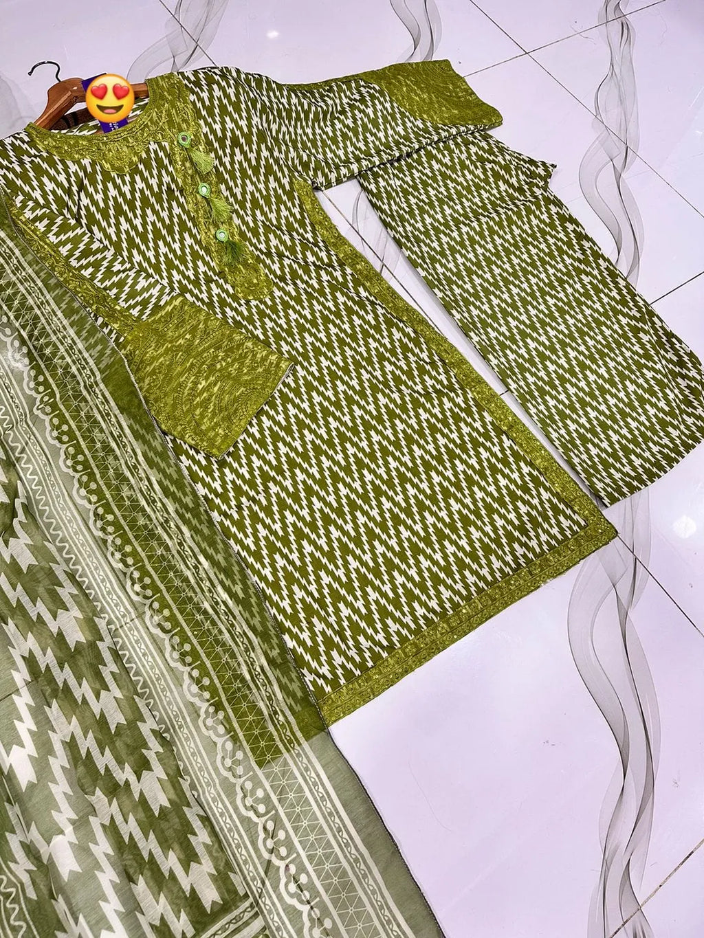3 Pcs Women's Stitched Lawn Printed Suit - Green