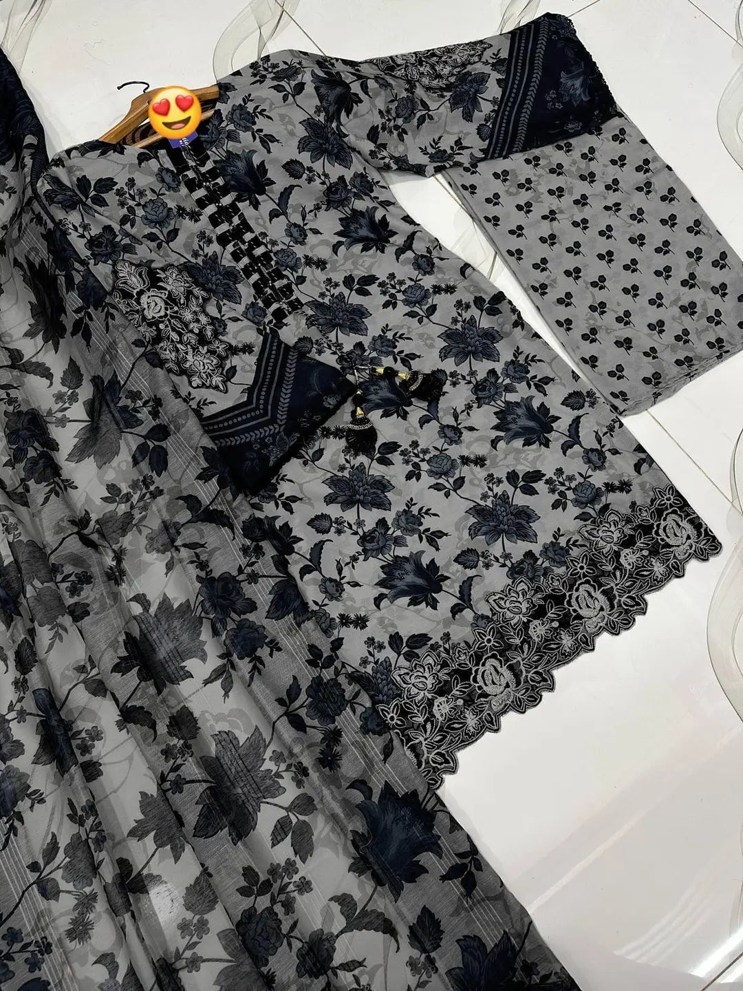 3 Pcs Women's Stitched Lawn Digital Print Suit