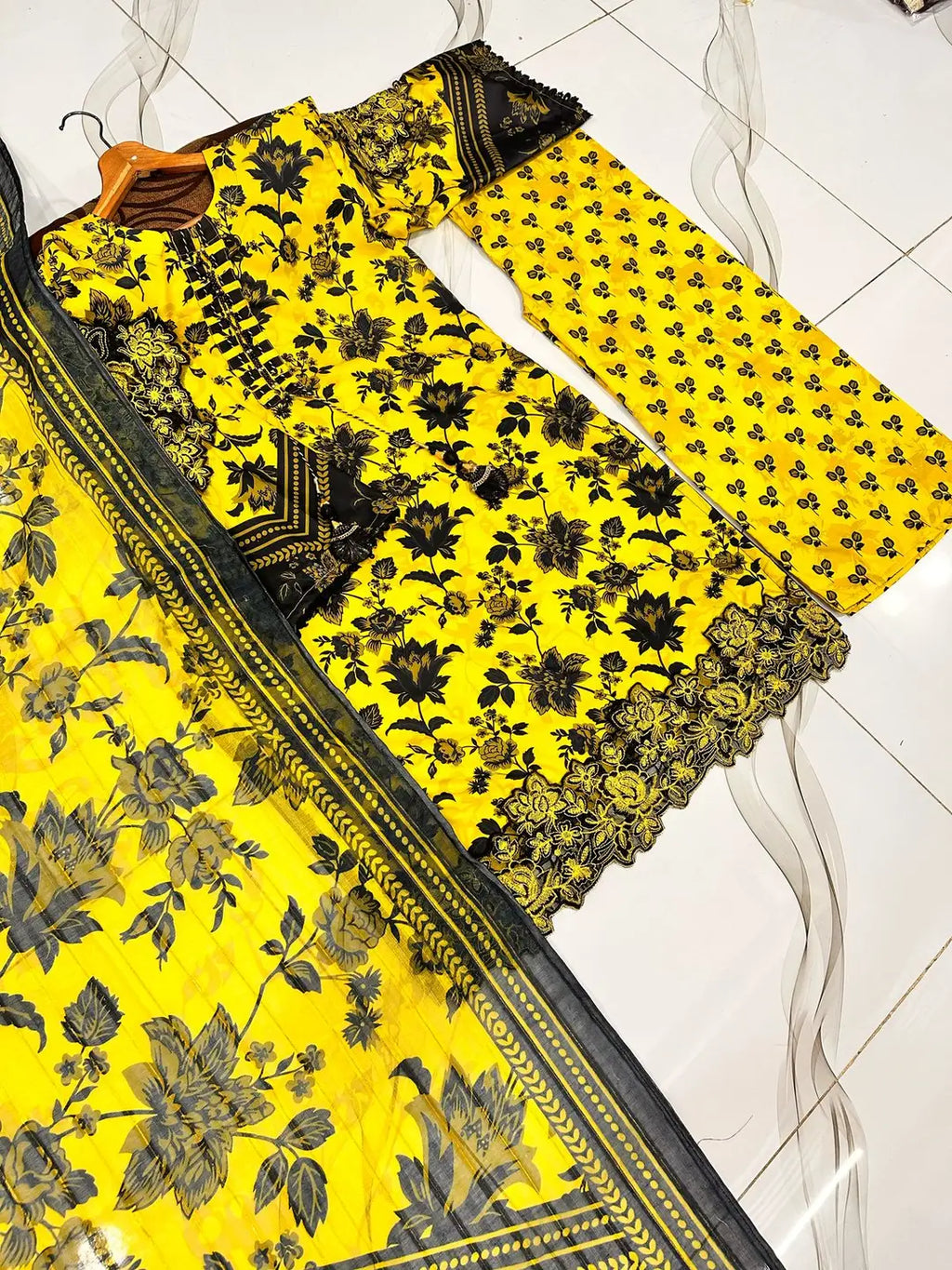 3 Pcs Women's Stitched Lawn Digital Print Suit