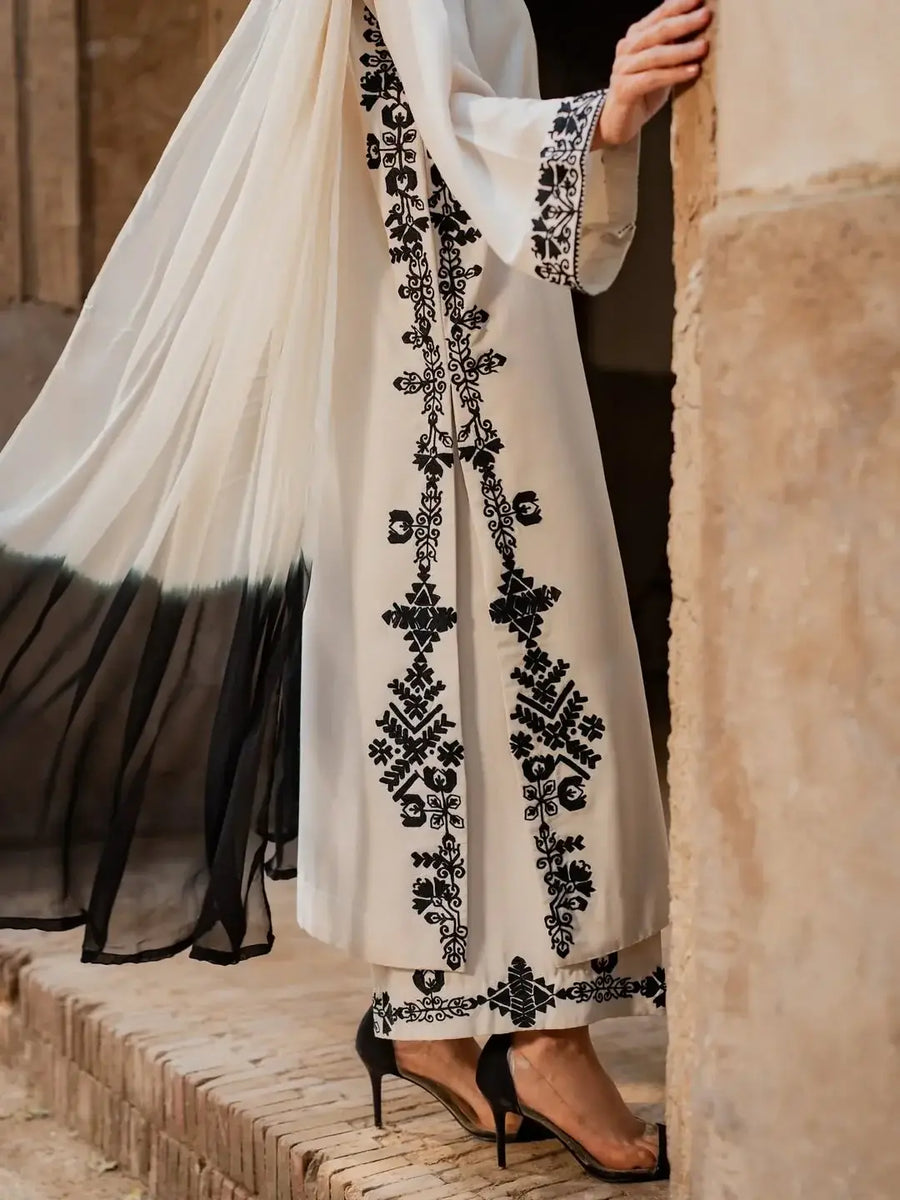 Stunning 3 Pcs Women's Stitched Embroidered Suit