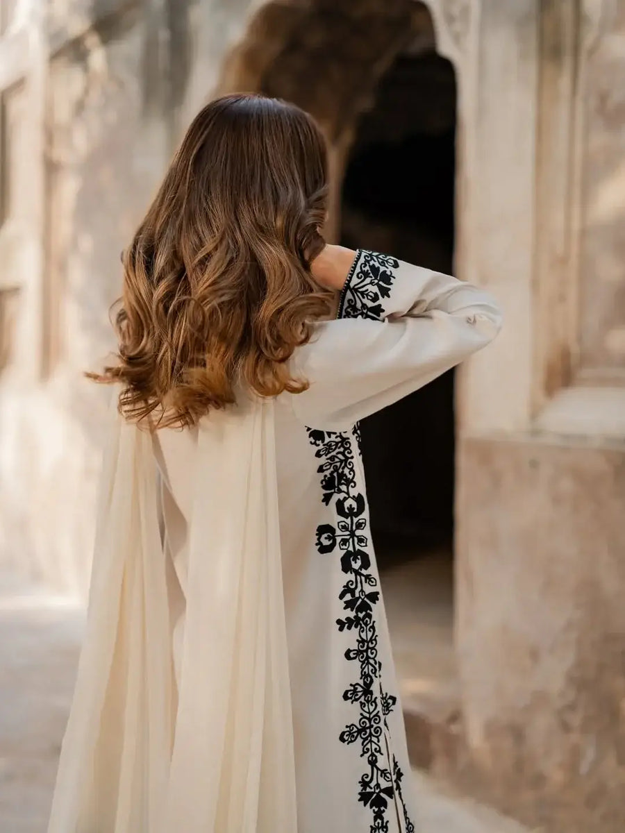 Stunning 3 Pcs Women's Stitched Embroidered Suit