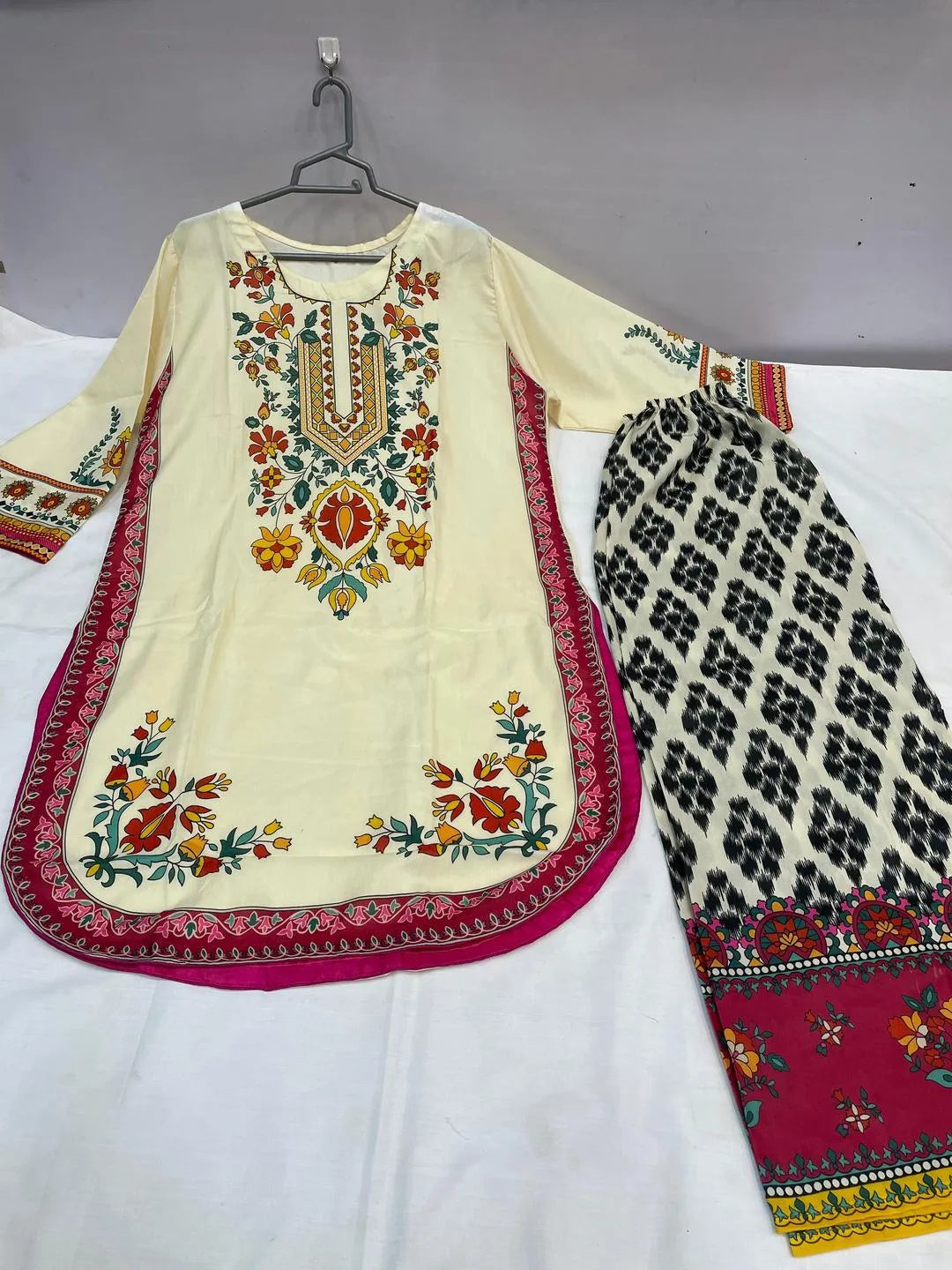 Multicolor Printed Arabic Lawn 2Pcs Set