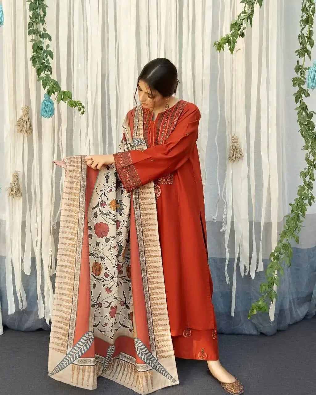 3 Pcs Women's Stitched Cotton Lawn Embroidered Suit