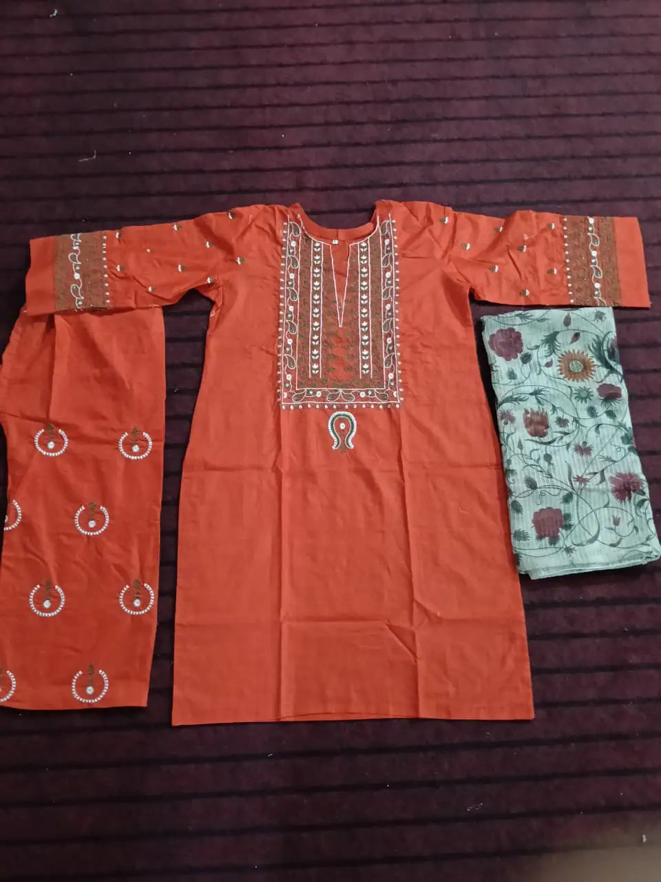 3 Pcs Women's Stitched Cotton Lawn Embroidered Suit