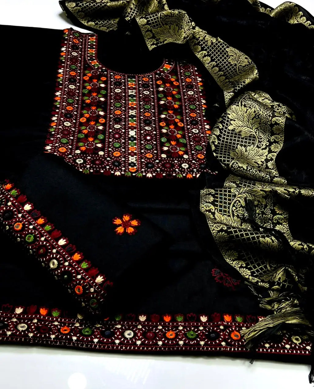 3 Pcs Women's Unstitched Embroidered Suit