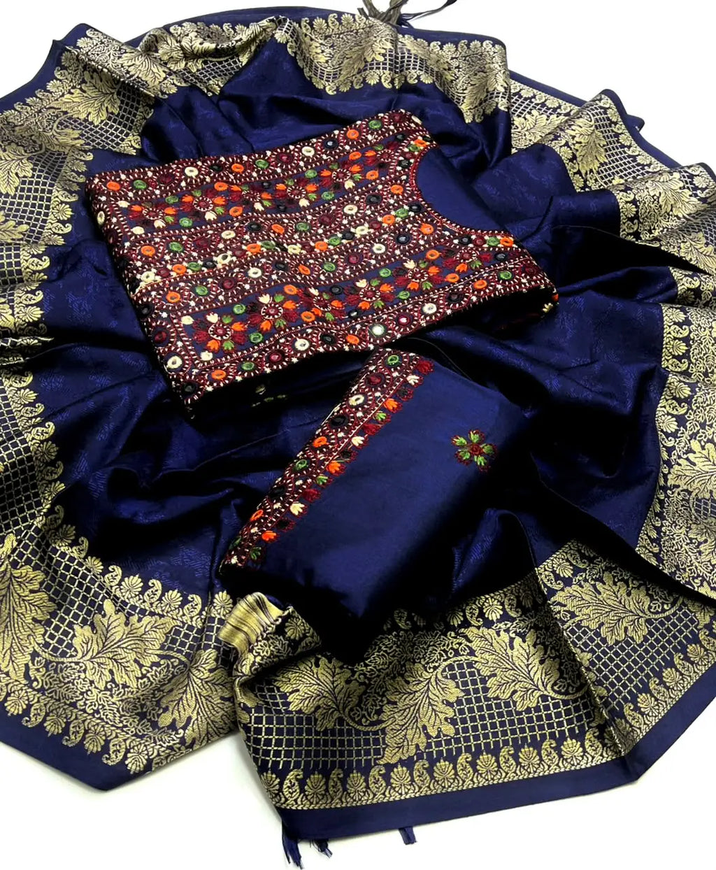 3 Pcs Women's Unstitched Embroidered Suit