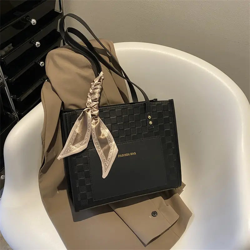 Silk Scarf Decorative Elegant Commuter Bag for Women 2022 Autumn and Winter New Style This Year's Popular Foreign Style Shoulder Tote Bag