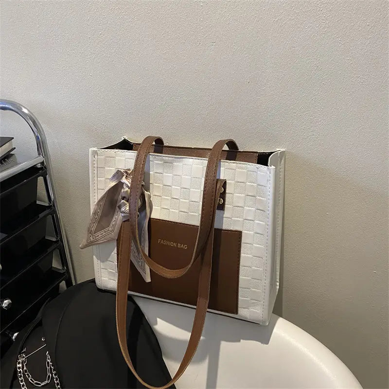 Silk Scarf Decorative Elegant Commuter Bag for Women 2022 Autumn and Winter New Style This Year's Popular Foreign Style Shoulder Tote Bag